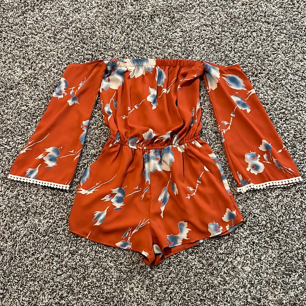 Floral Romper w/ pockets!
